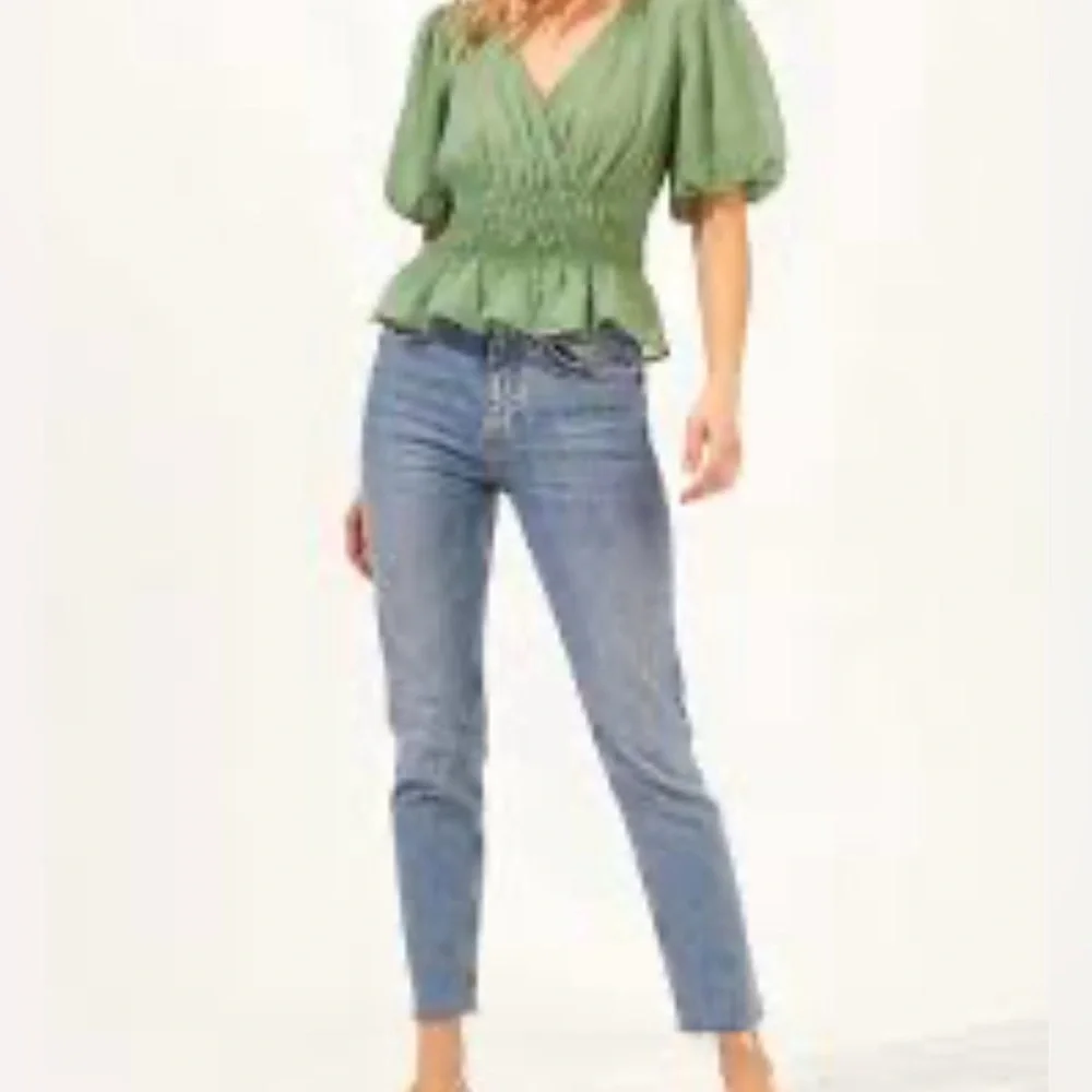 ASTR the Label Chiffon Smocked Blouse Sage Green Puff Sleeve Women’s Top Size M